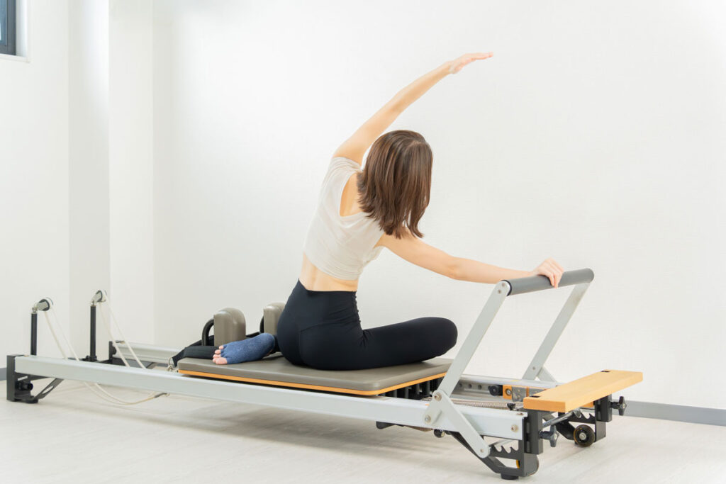 COCOFIT(ココフィット)聖蹟桜ヶ丘店での個室によるマシンピラティスの様子(美しい背中)