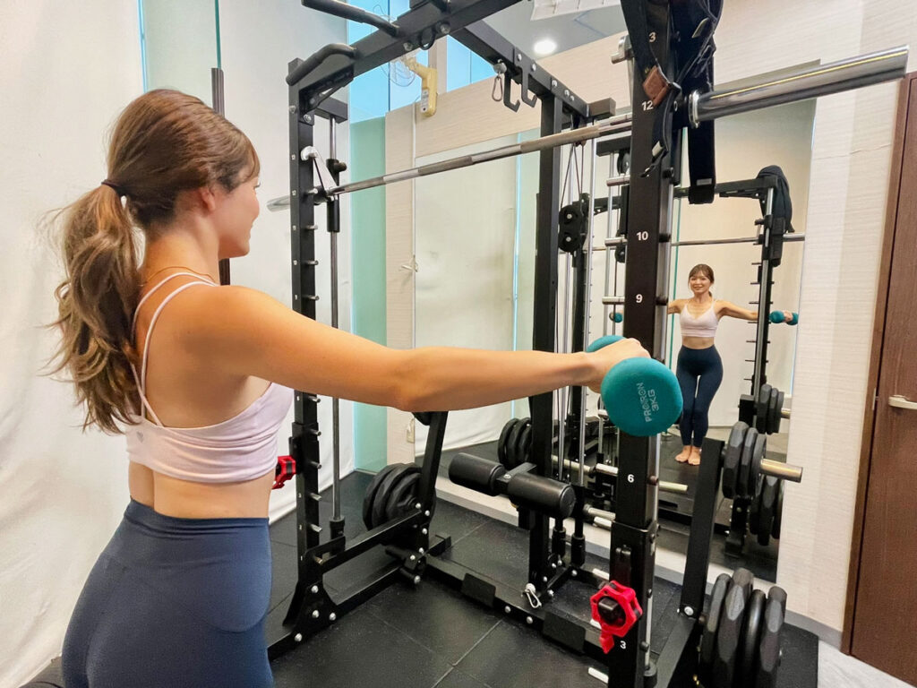 COCOFIT(ココフィット)聖蹟桜ヶ丘店での個室トレーニングの様子